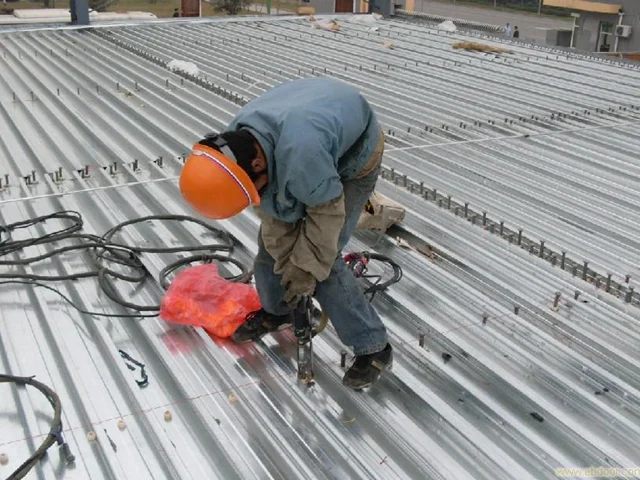 انواع پوشش سقف سوله و اهمیت آن در ساخت سوله سبک